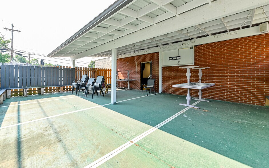 More Photos Of 2615 Freeport Rd, Natrona Heights Bar For Lease