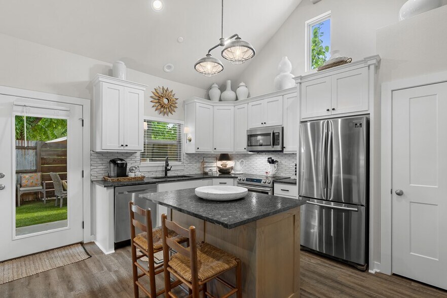 More Photos Of 807 E Highway St, Fredericksburg General Retail For Sale