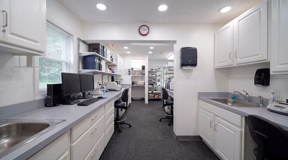 More Photos Of 3165 County Farm Rd, Jackson Storefront Retail Office For Sale