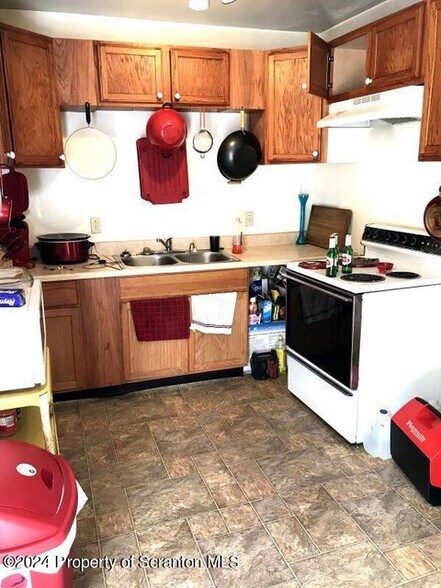 More Photos Of 823 SR 307, Lake Winola Freestanding For Sale