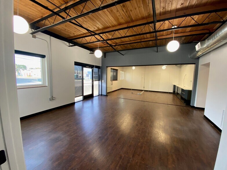 More Photos Of 2265-2279 Cole St, Birmingham Showroom For Lease