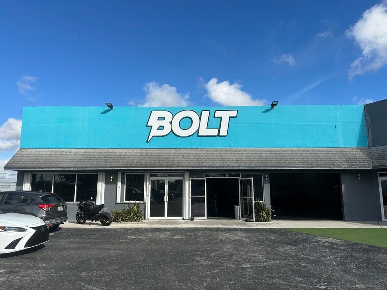 More Photos Of 10 NE 3rd St, Homestead Showroom For Lease