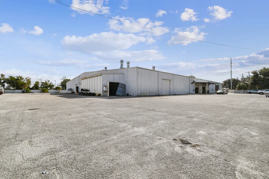 More Photos Of 4811 W Sligh Ave, Tampa Warehouse For Lease