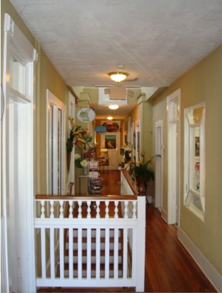 More Photos Of 438-442 N Donnelly St, Mount Dora Storefront For Lease