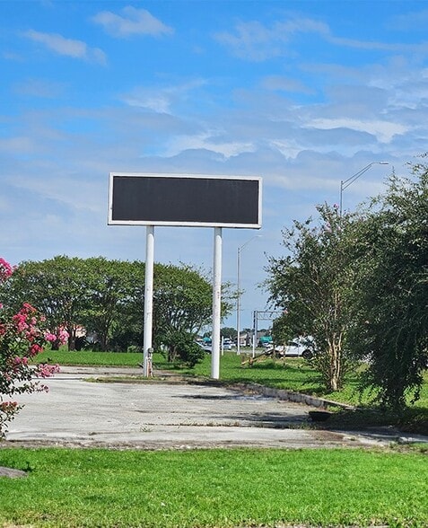 More Photos Of 9550 Emmett F Lowry Expy, Texas City Freestanding For Sale