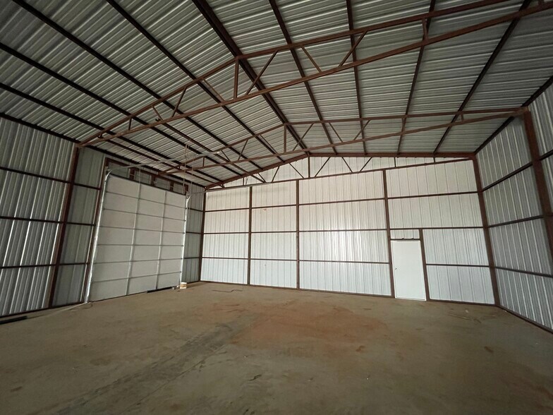 More Photos Of 451 Koloa Ave, Edmond Manufacturing For Sale