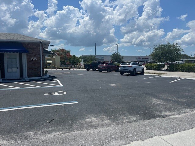 More Photos Of 1315 N Dixie Hwy, Lake Worth Office Residential For Lease