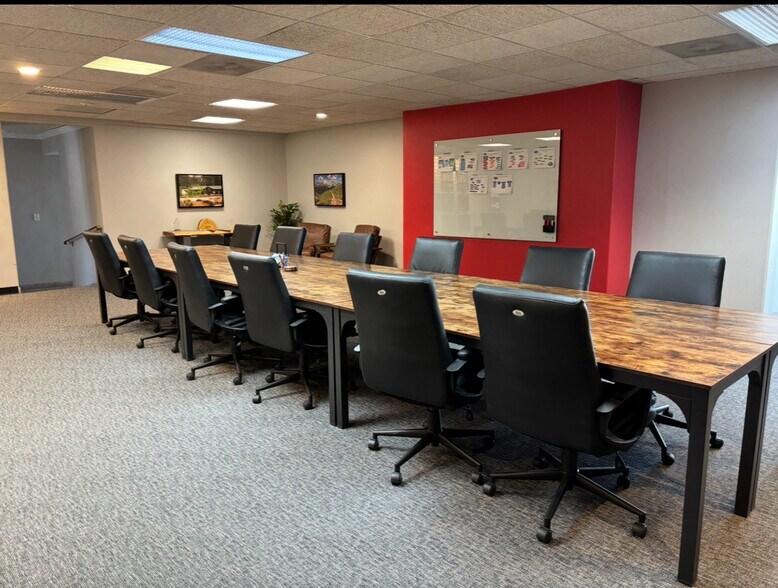 More Photos Of 912 N Circle Dr, Colorado Springs Office For Lease