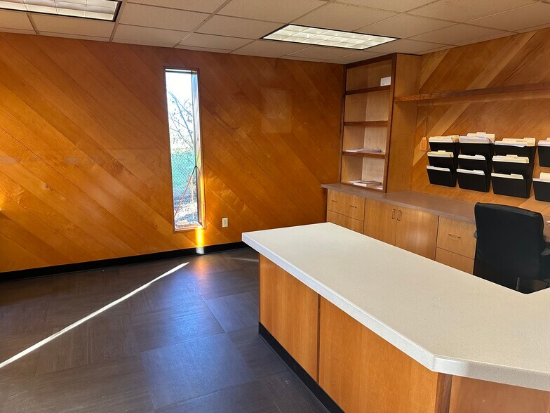 More Photos Of 2620 Bobmeyer Rd, Hamilton Warehouse For Lease