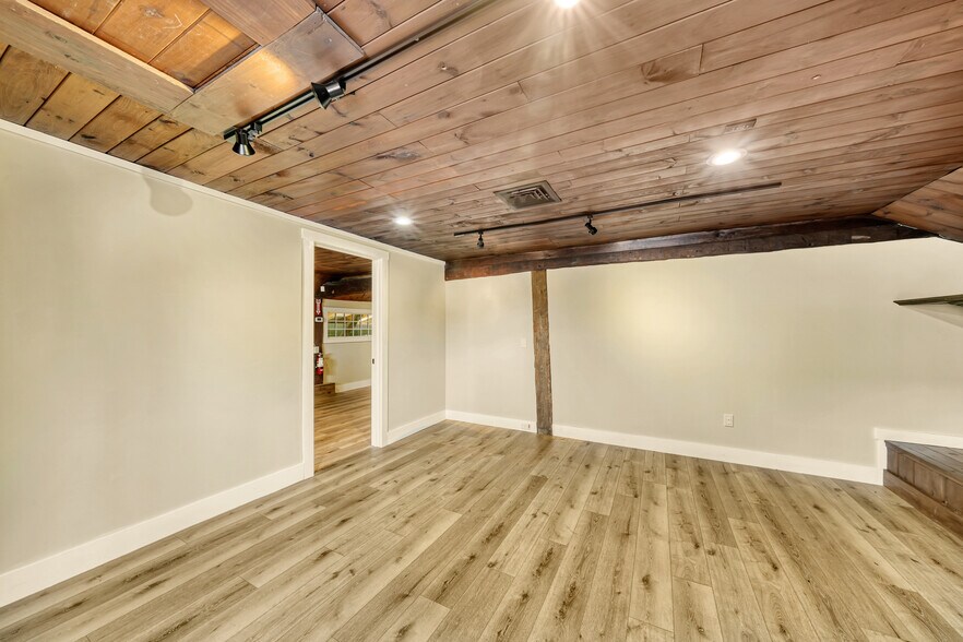 More Photos Of 207-209 Main St, New London Freestanding For Sale