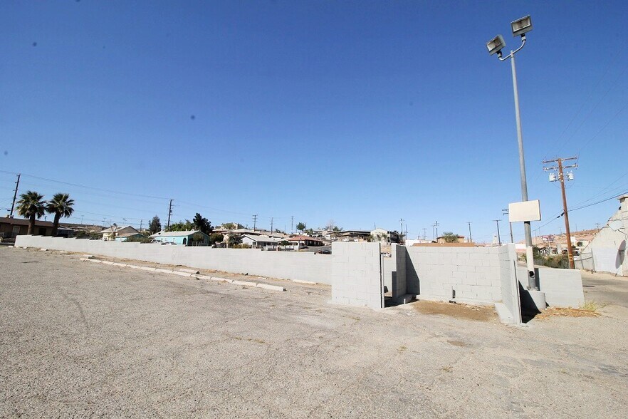 More Photos Of 120 S 1st Ave, Barstow Freestanding For Sale