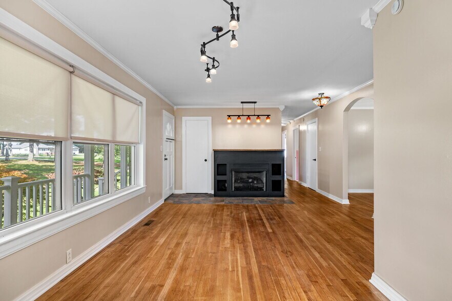 More Photos Of 354 County Road 172, Florence Flex For Sale