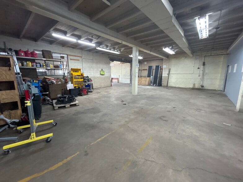 More Photos Of 6020 Dahlin Drive, Skokie Industrial For Sale