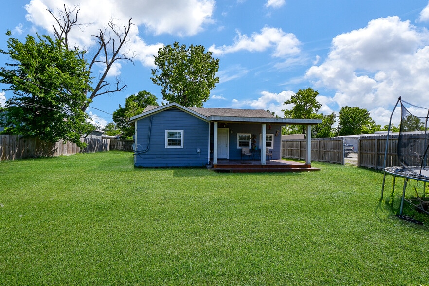More Photos Of 2206 Hartwick Rd, Houston Contractor Storage Yard For Sale