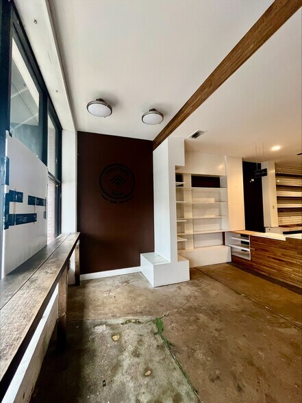 More Photos Of 1700-1712 N Main St, Jacksonville Storefront Retail Residential For Lease