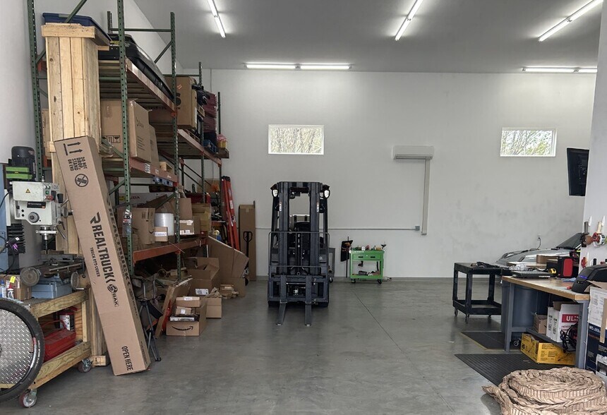 More Photos Of 4489 Posterity Ct, Gastonia Flex For Lease