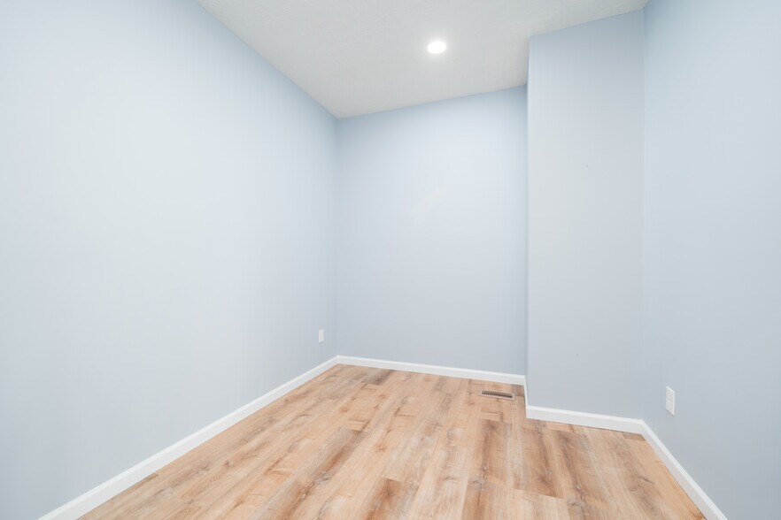 More Photos Of 2219 Frederica St, Owensboro Office For Sale