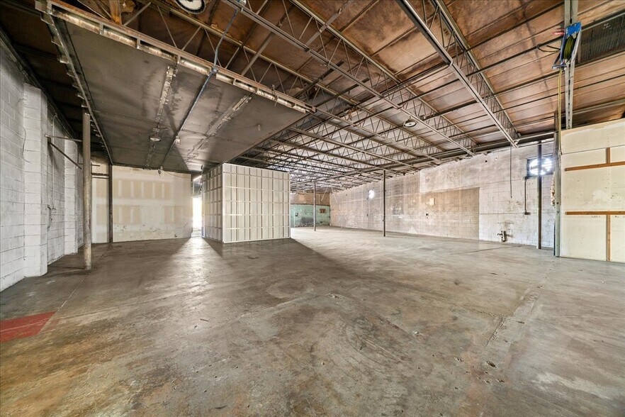 More Photos Of 1118 N Magnolia Ave, Ocala Warehouse For Sale