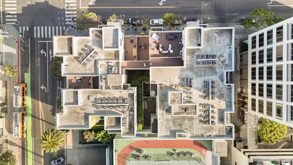 More Photos Of 525 Santa Monica Blvd, Santa Monica Apartments For Sale