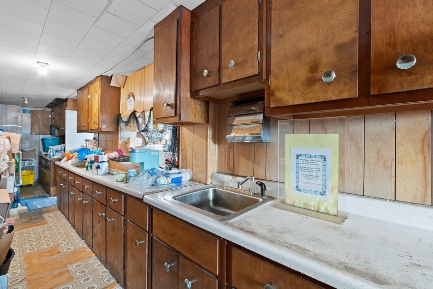 More Photos Of 302 Collins Ave, Oconto General Retail For Sale