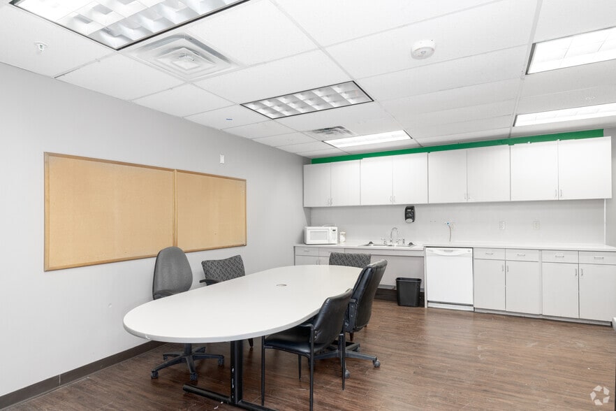 More Photos Of 6070 Gateway Blvd E, El Paso Office For Lease