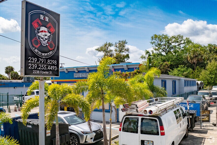 More Photos Of 2242 Fowler St, Fort Myers Service For Sale