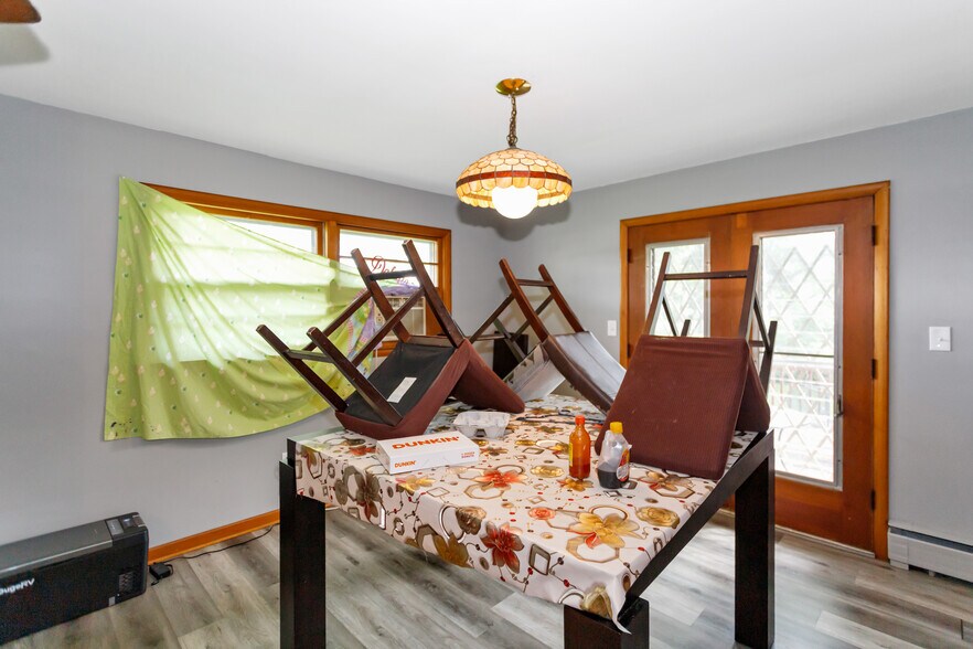 More Photos Of 41W597 US Highway 20, Hampshire Flex For Sale