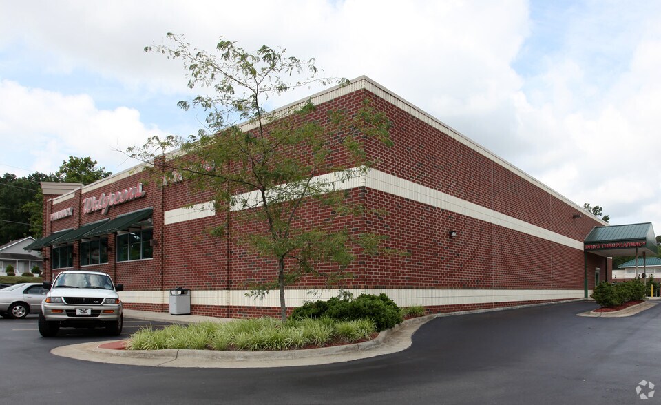 More Photos Of 301 N Main St, Holly Springs Drugstore For Sale