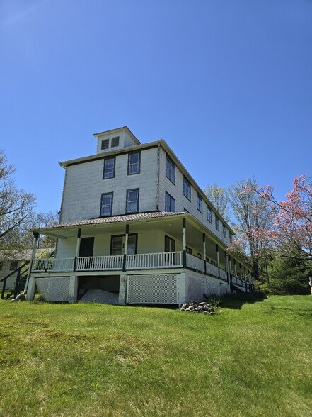 More Photos Of 24 Washington Lake Rd, Yulan Specialty For Sale