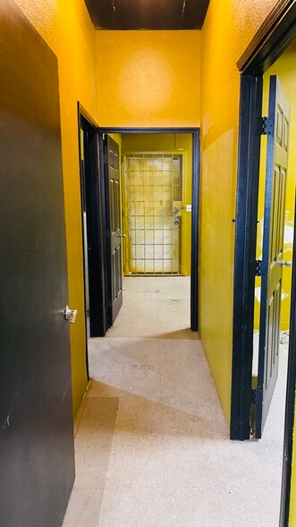 More Photos Of 11500-11510 E Whittier Blvd, Whittier Storefront For Lease