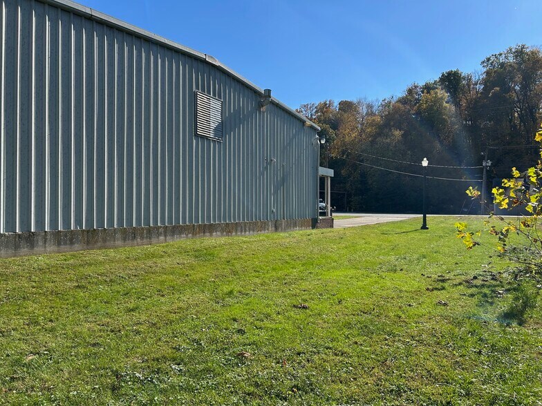 More Photos Of 480 Valley Road, Corydon Warehouse For Lease