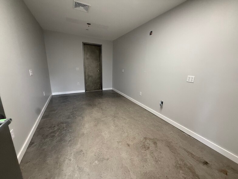 More Photos Of 1539 Covert St, Ridgewood Warehouse For Lease