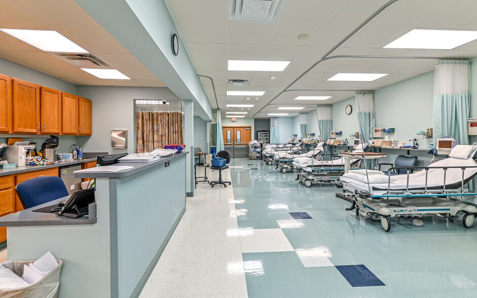 More Photos Of 508-512 N Jefferson st, New Castle Medical For Sale