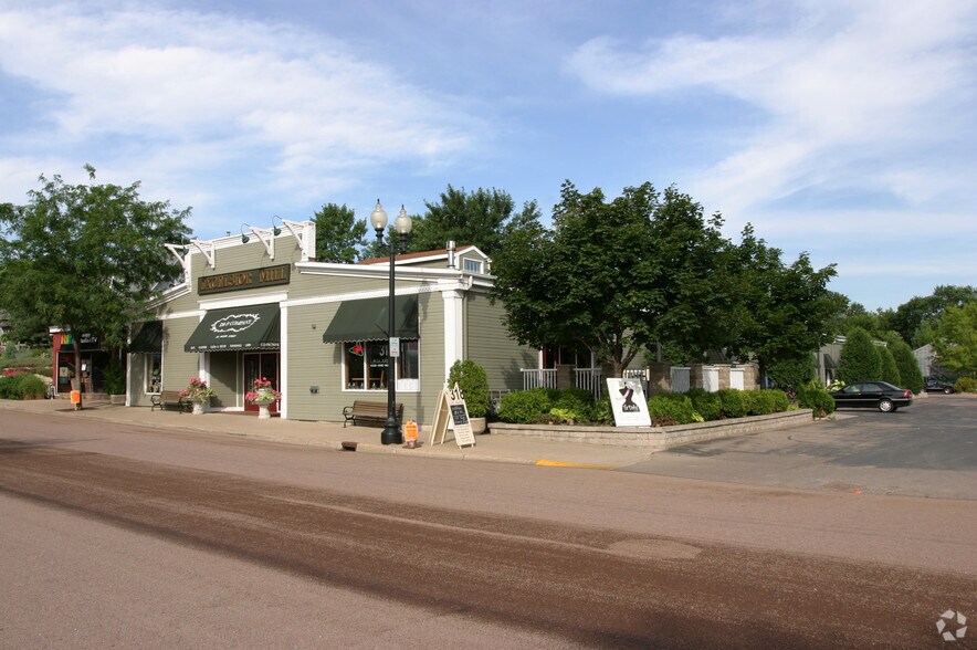 More Photos Of 310-340 Water St, Excelsior Freestanding For Lease