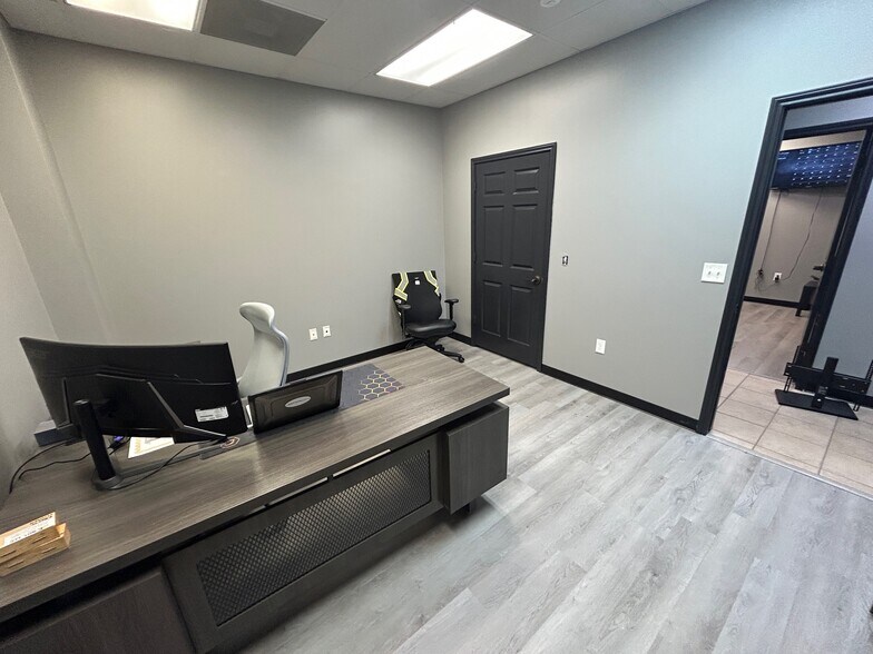 More Photos Of 8825 Eastex Fwy, Beaumont Warehouse For Sale