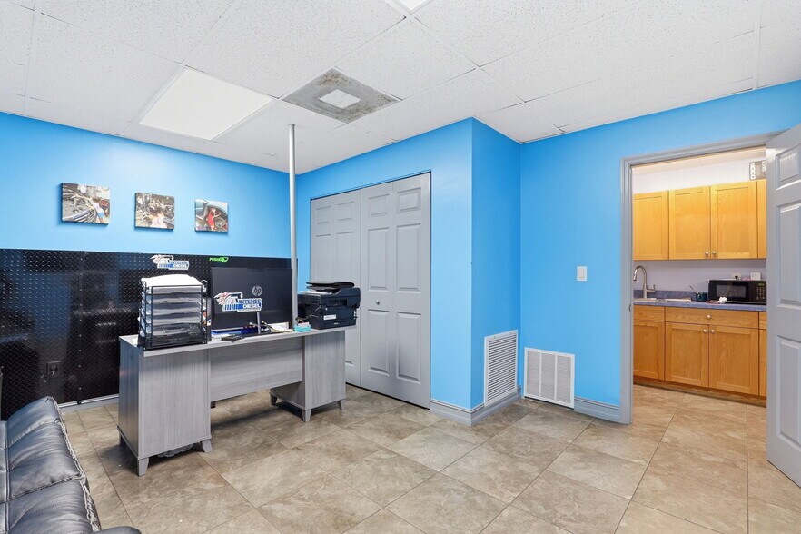 More Photos Of 645 Old Dixie Hwy, Sebastian Warehouse For Sale