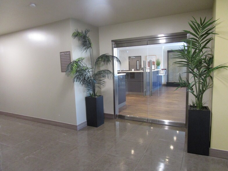 More Photos Of 1950 E 17th St, Santa Ana Office For Lease