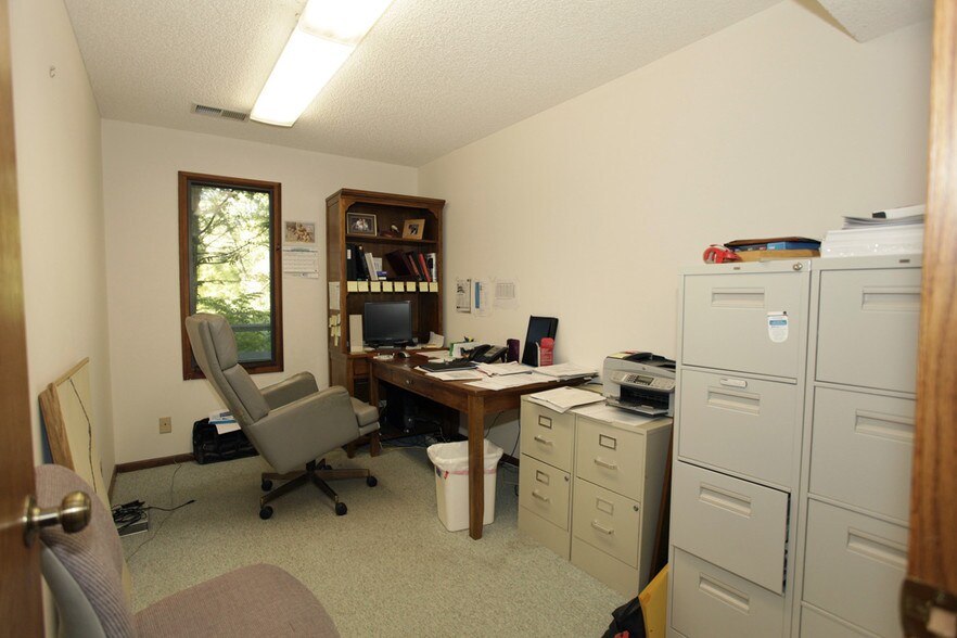 More Photos Of 3701 Shoreline Dr, Orono Coworking Space