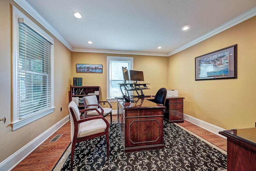 More Photos Of 24 Washington Ave, Chatham Office For Sale