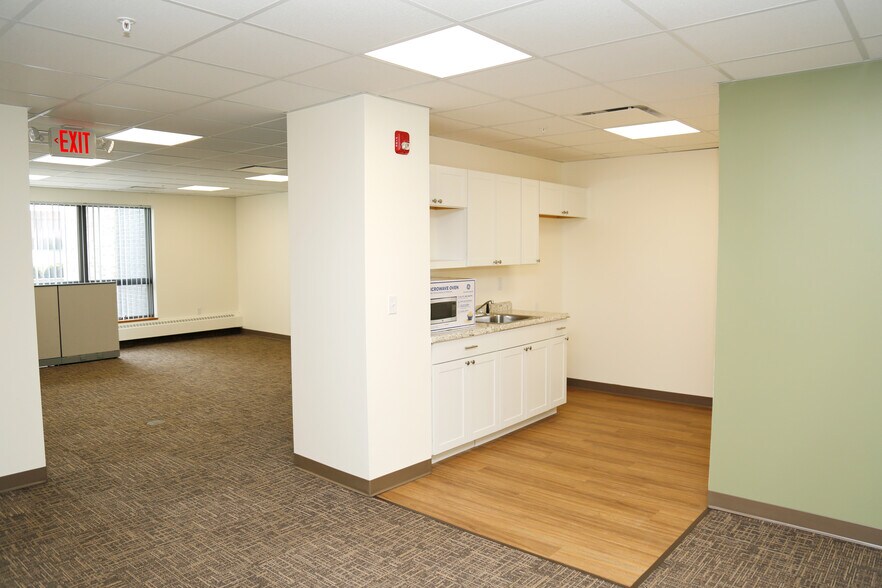 More Photos Of 300 Wedgewood Dr, Morgantown Medical For Lease