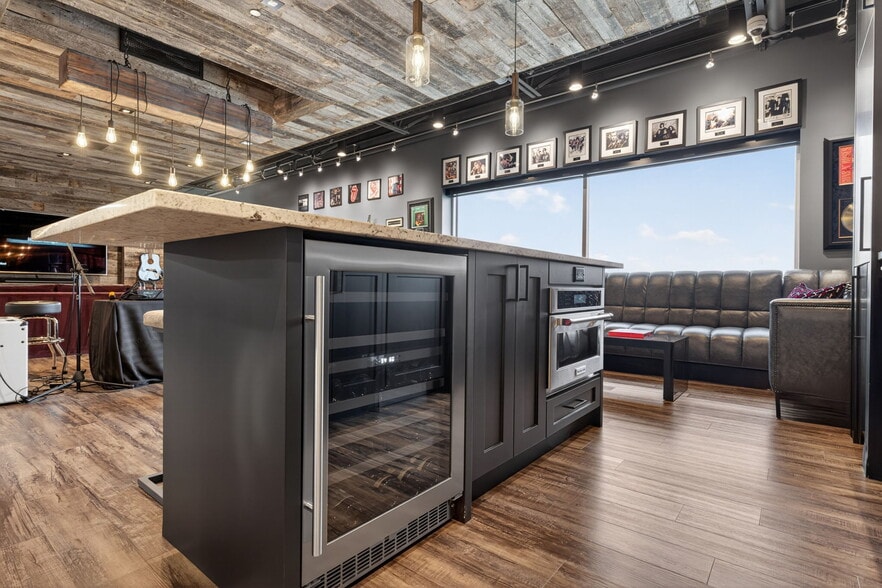More Photos Of 1750 120 Av NE, Calgary Warehouse For Sale