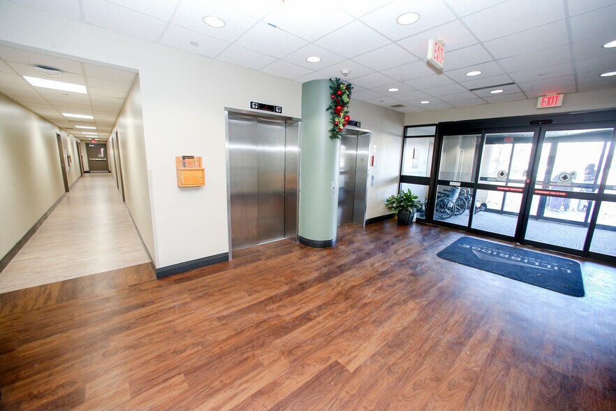 More Photos Of 141 W 22nd St, Anderson Medical For Lease
