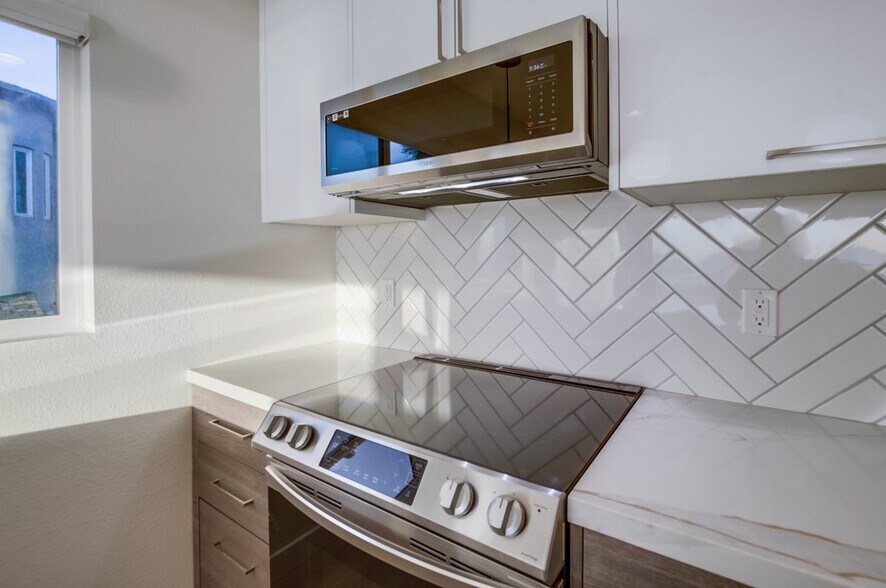 More Photos Of 3449 Ocean Front Walk, San Diego Apartments For Sale