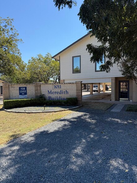 More Photos Of 1011 Meredith Dr, Austin Medical For Sale