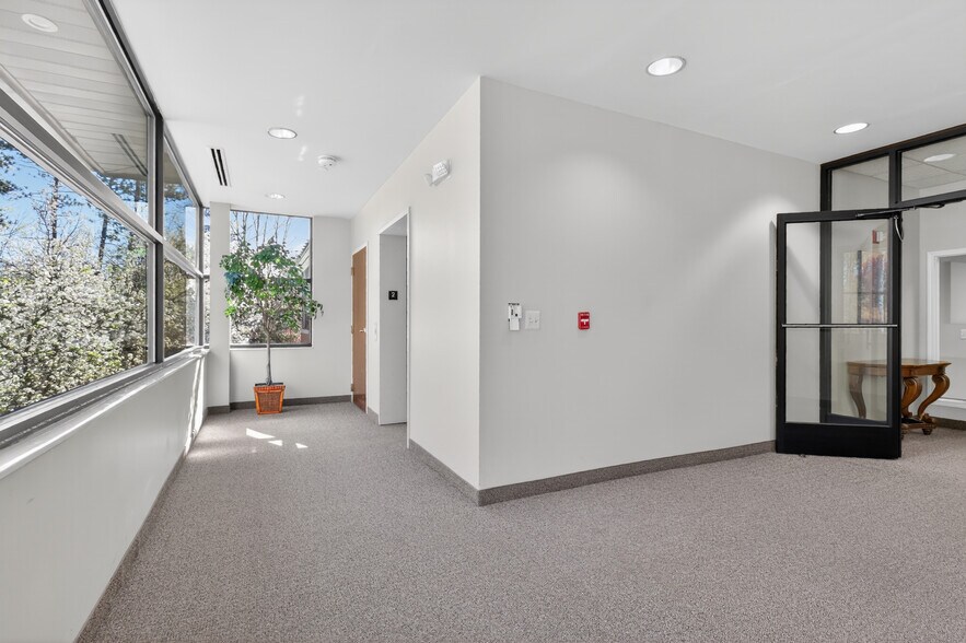 More Photos Of 8451 Boulder Ct, Commerce Township Office For Lease
