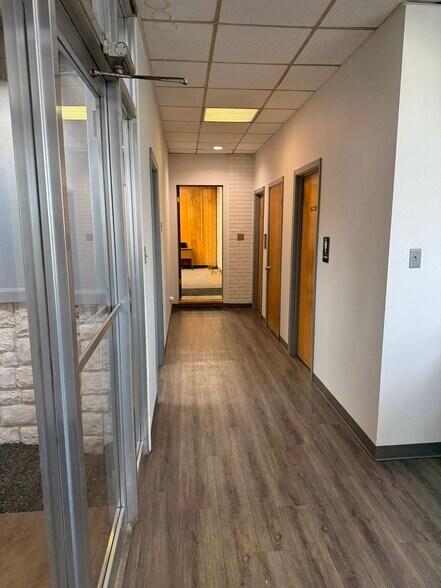 More Photos Of 105 Villa Dr, Corpus Christi Manufacturing For Lease