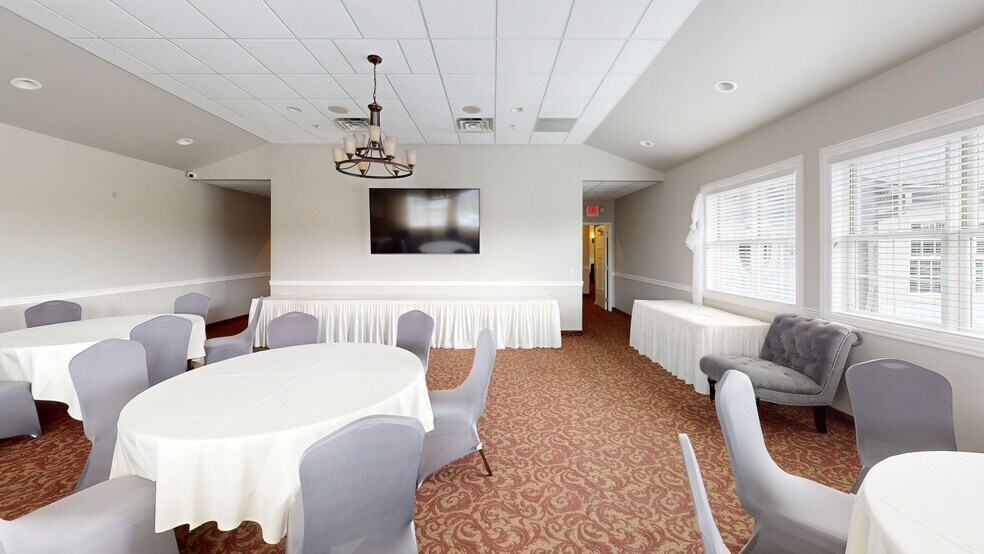 More Photos Of 2171 4th St, White Bear Lake General Retail For Lease