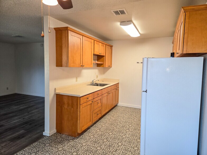 More Photos Of 2020 S Dora St, Ukiah Apartments For Sale