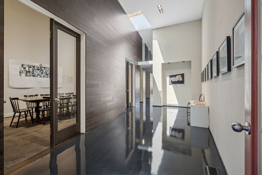 More Photos Of 942-944 W Huron St, Chicago General Retail For Sale