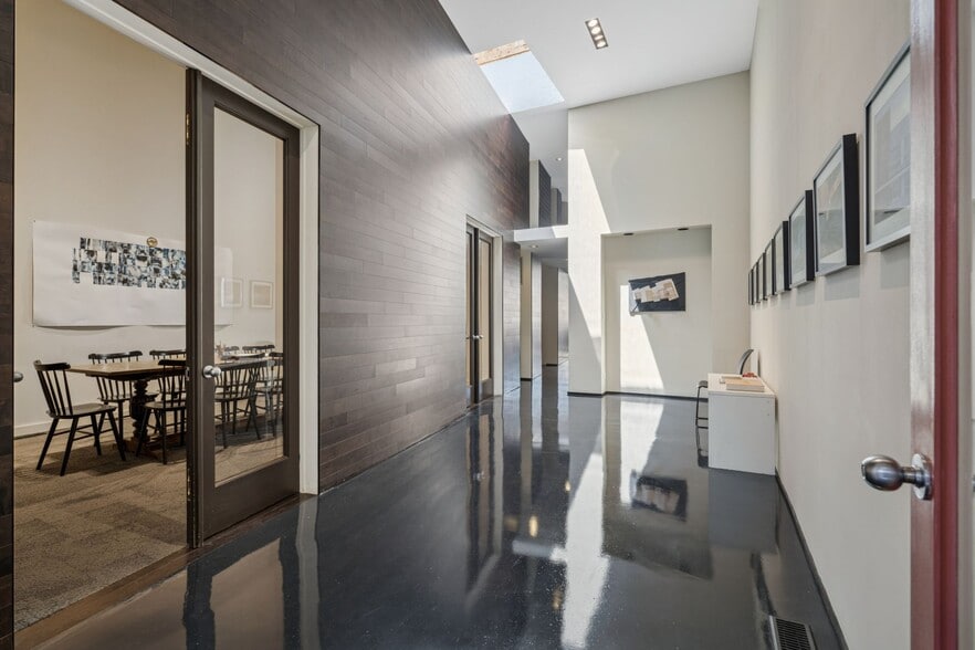 More Photos Of 944 W Huron St, Chicago Office Residential For Lease
